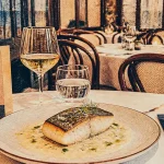 Restaurant trouville gastronomique à Trouville, assiette de cuisine normande et vin