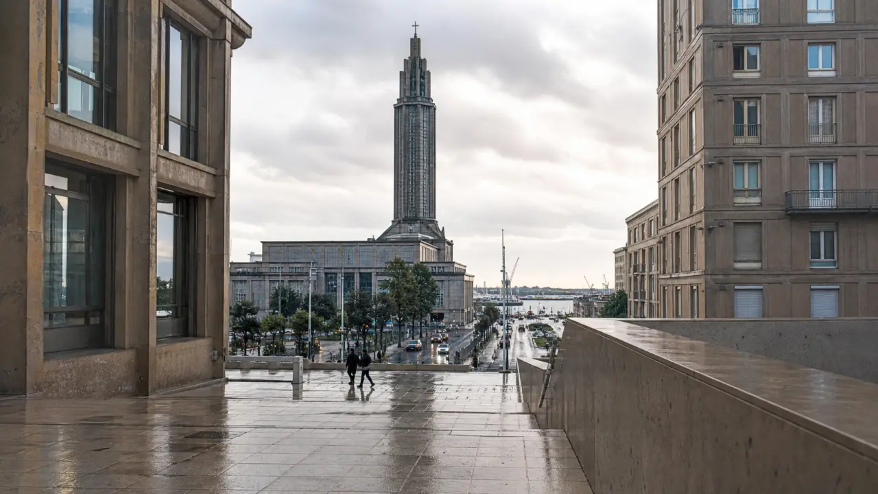 Visiter le Havre : église Saint-Joseph et architecture Perret au port