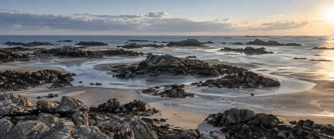 Lieux insolites en Normandie : les îles Chausey à marée basse