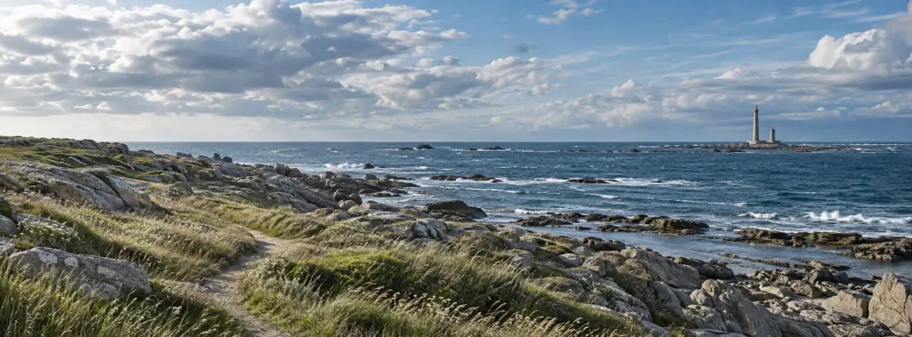 Que faire à Barfleur : marcher sur le GR223 jusqu'au phare de Gatteville