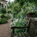 Les plus beaux villages de leure, Giverny au petit matin, chemin fleuri et jardin