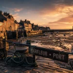 Les plus beaux villages de Normandie bord de mer : port de Barfleur, falaises et granit
