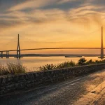 Visiter le pont de Normandie : vue au coucher du soleil entre Honfleur et Le Havre