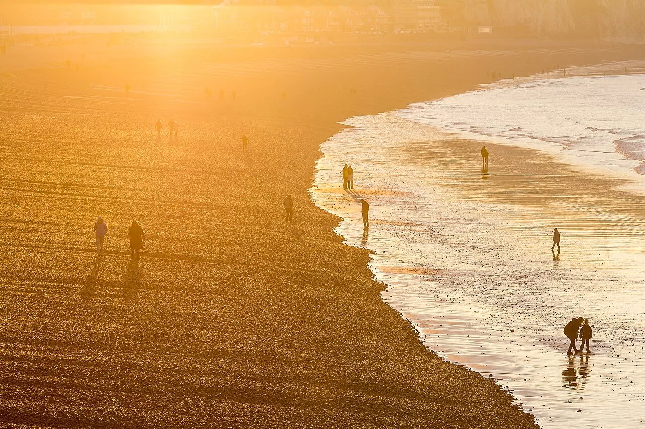 La plage de Dieppe et son front de mer.