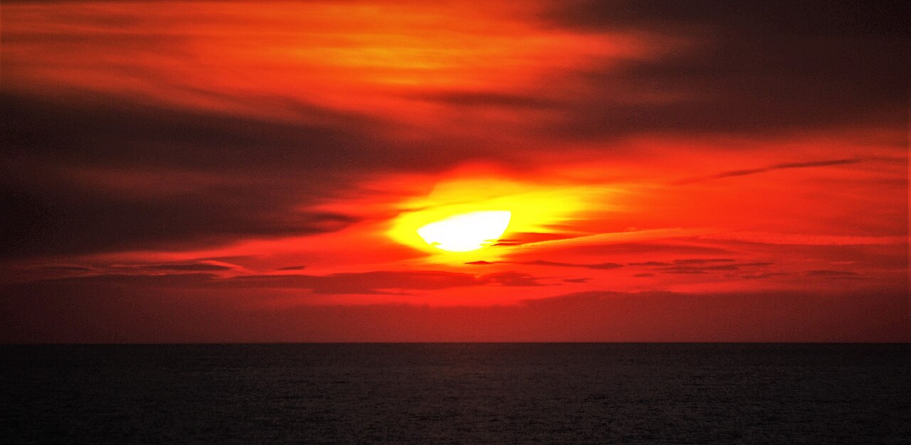 Coucher de soleil sur la mer près de Puys, à Dieppe.