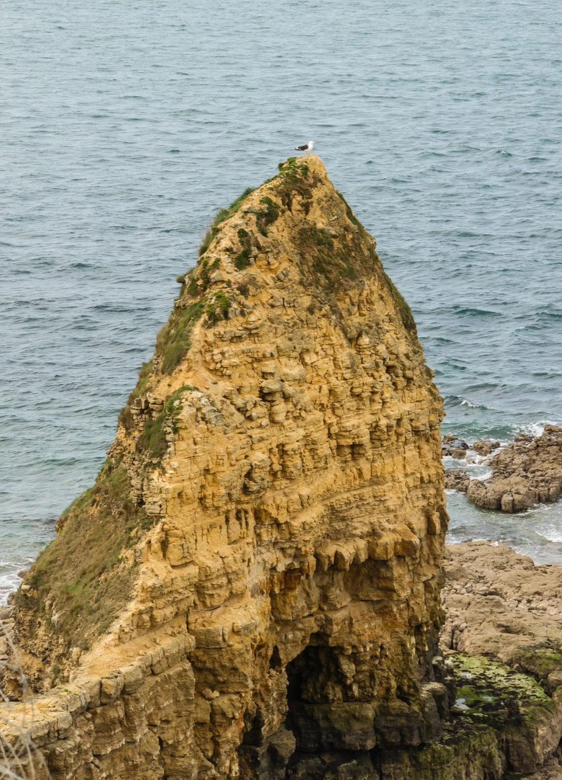 Éperon rocheux de la Pointe du Hoc photographié en 2015