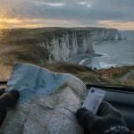 Visiter la Normandie en une semaine : falaises de la Côte d’Albâtre, vue depuis la voiture.